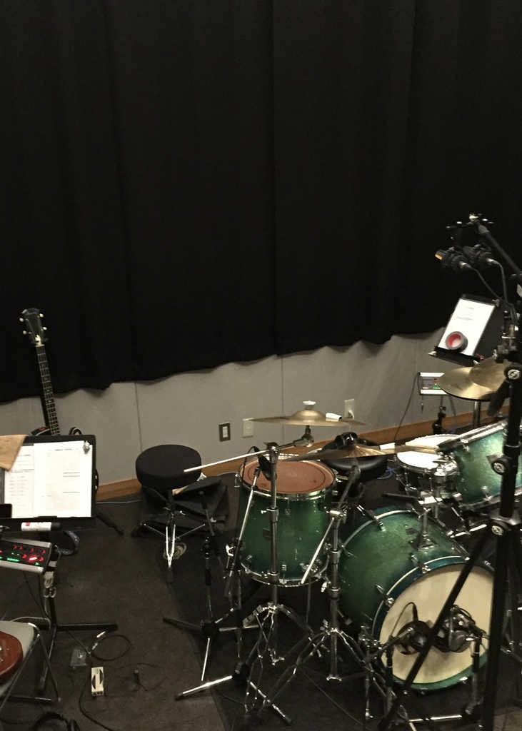 リズムレコーディングからミックスダウンまで、シングルもしくはアルバムでのご依頼を承ります。1曲単位でも大丈夫です。