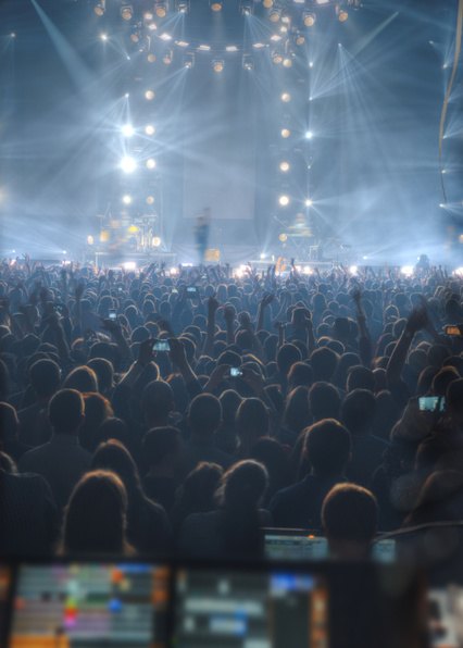 ライブDVDやBlu-rayの音声収録からミックスダウンまでご予算に合ったプランをご提案し、パッケージにて承ります。